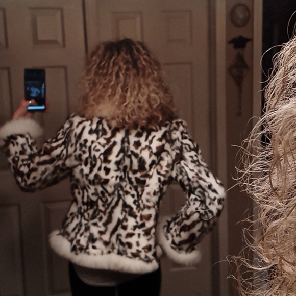 ❤💞💋 Bloomingdale's Fox and rabbit jacket size sm - Picture 4 of 8